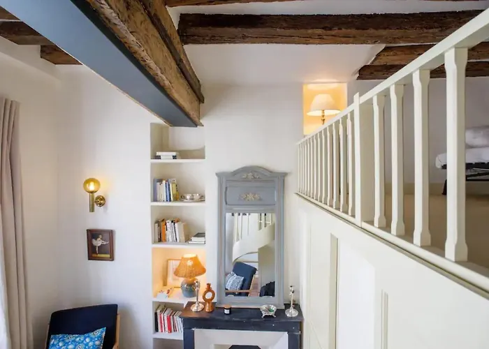 Centrally Located Duplex Notre Dame Apartman
