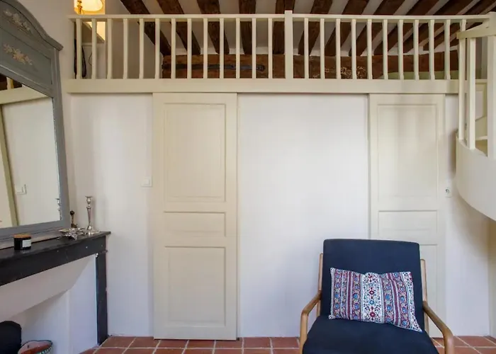 Centrally Located Duplex Notre Dame *