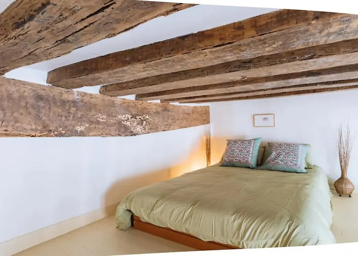 Centrally Located Duplex Notre Dame Apartman *