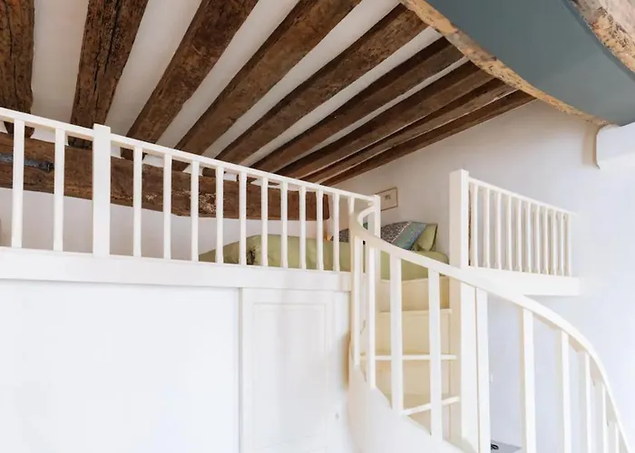 Centrally Located Duplex Notre Dame Apartman *
