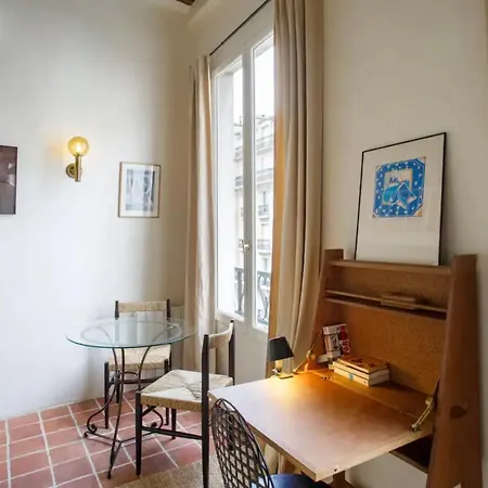 Centrally Located Duplex Notre Dame Daire Paris