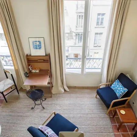Centrally Located Duplex Notre Dame Daire Paris