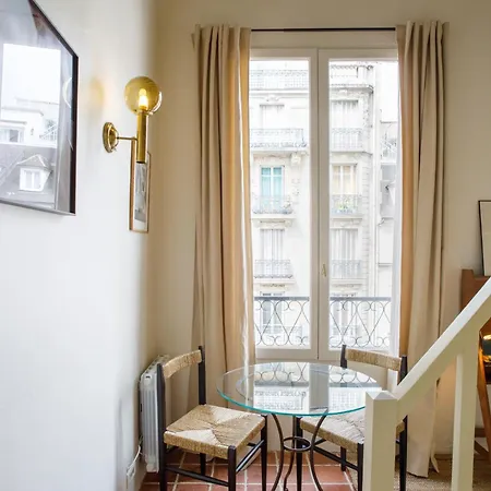 Centrally Located Duplex Notre Dame Lejlighed Paris