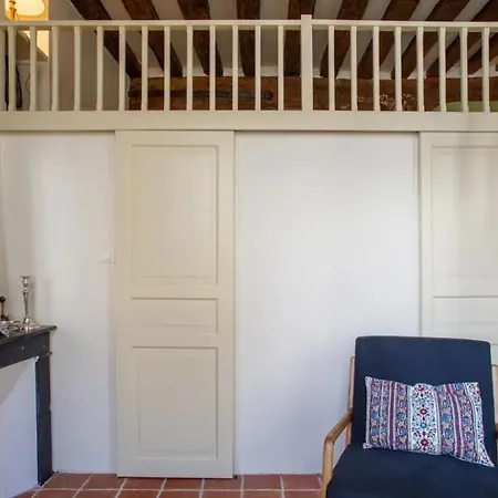 Centrally Located Duplex Notre Dame *