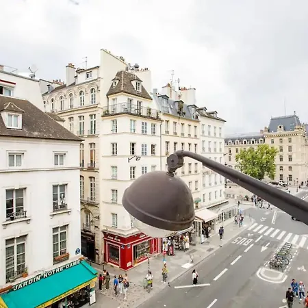 Centrally Located Duplex Notre Dame